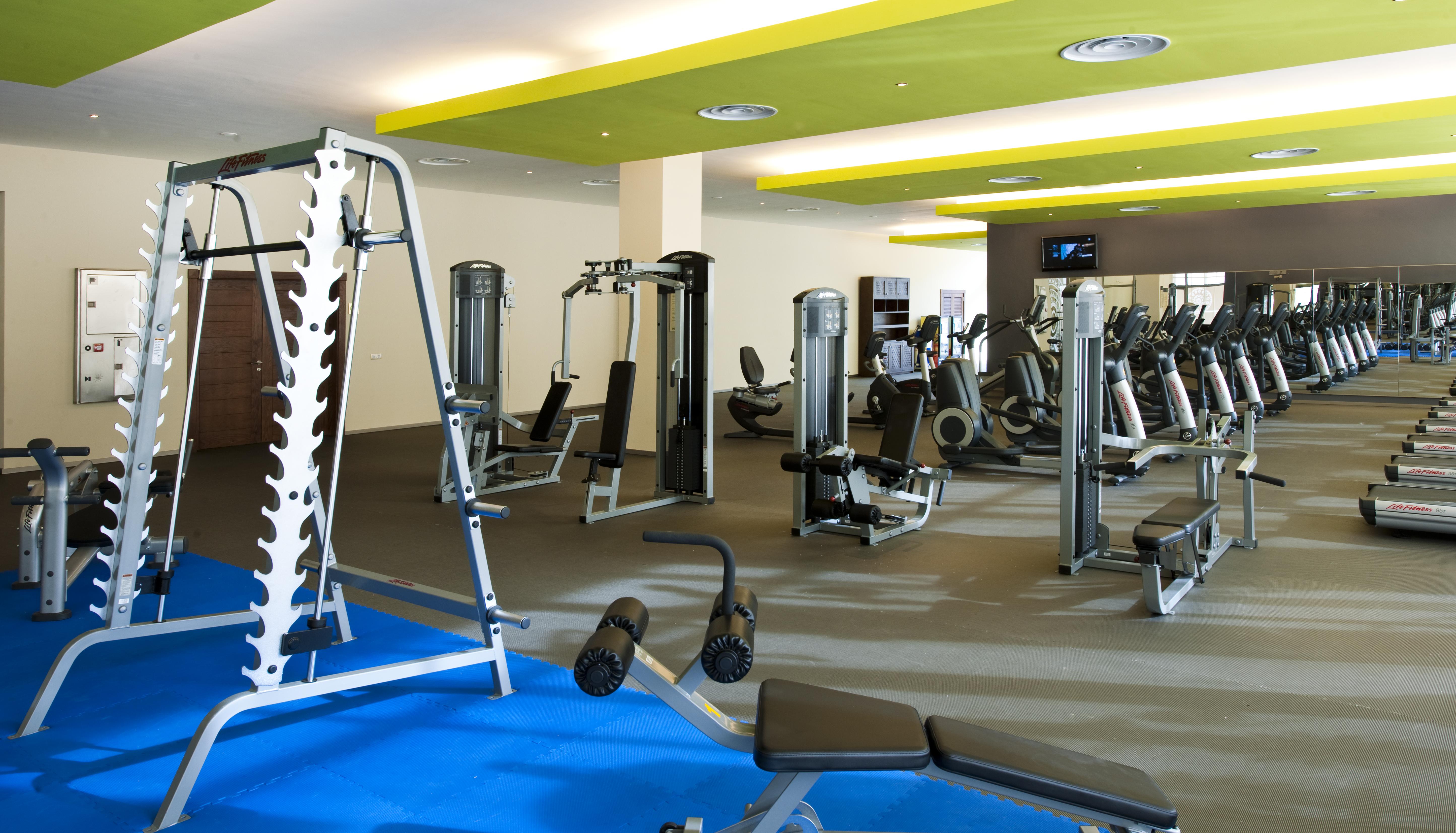 Barcelo Bavaro Palace All Inclusive (Adults Only) Exterior foto A gym in a hotel