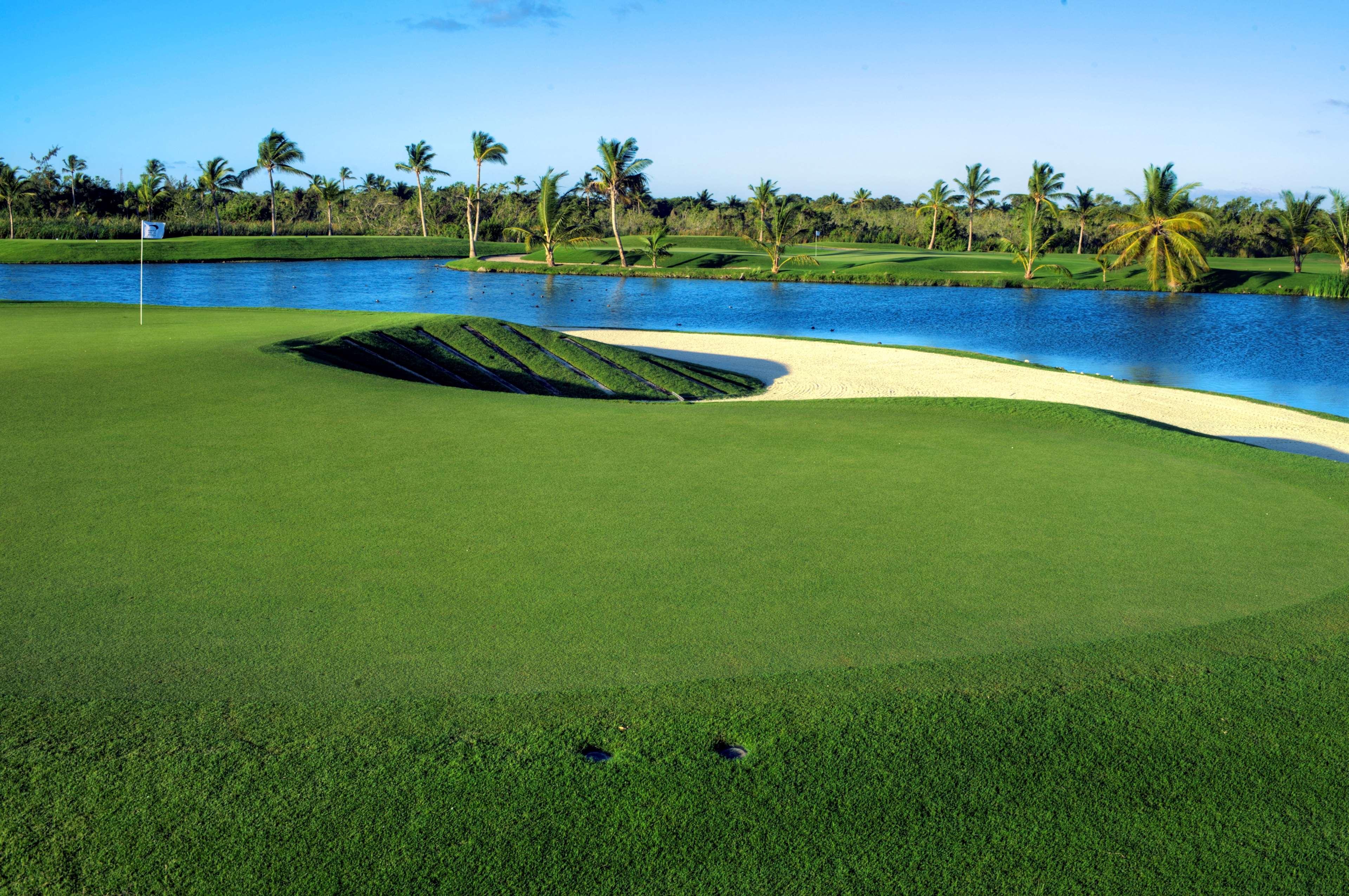 Barcelo Bavaro Palace All Inclusive (Adults Only) Exterior foto Blue Monster golf course at Trump National Doral